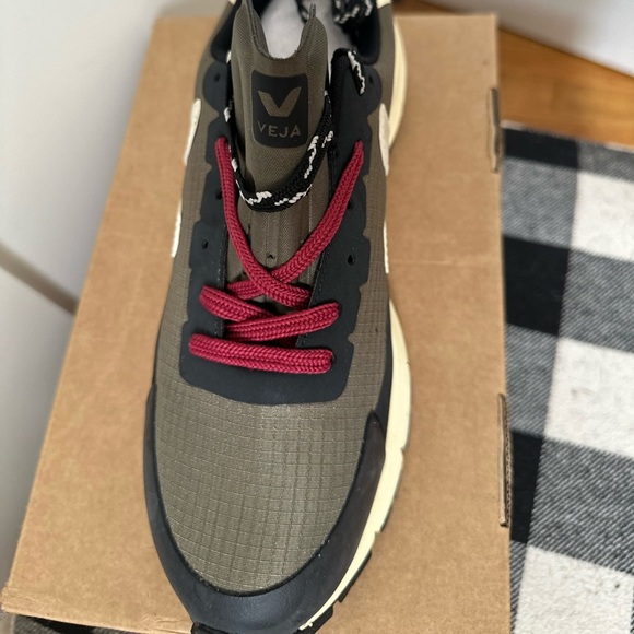 VEJA Dekkan Ripstop Kaki Pierre Unisex Sneakers - Picture 7 of 8